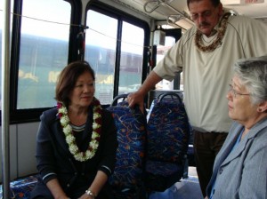 Congresswoman Hirono, Mayor Tavares, and County Council member Mike Victorino discussed the rural bus funds and the benefits the service will provide to the island. Photo by Wendy OSHER © 2009