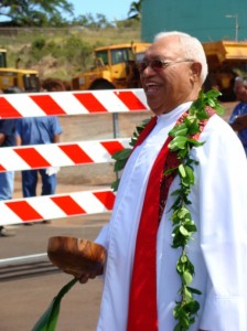 The Reverend Earl Kukahiko performs the blessing at groundbreaking site located at the Ikena Street, Lahainaluna Road intersection. Photo by Wendy Osher.
