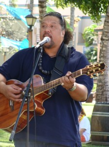 Willie K. plays a free night of music at to help raise funds for the Mo’okiha o Pi’ilani. Photo by Wendy Osher © 2009.