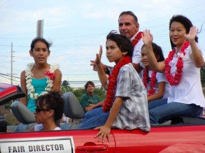 2008 Maui County Fair Director Sherri Grimes joins her family in waving to parade spectators. File Photo by Wendy Osher.