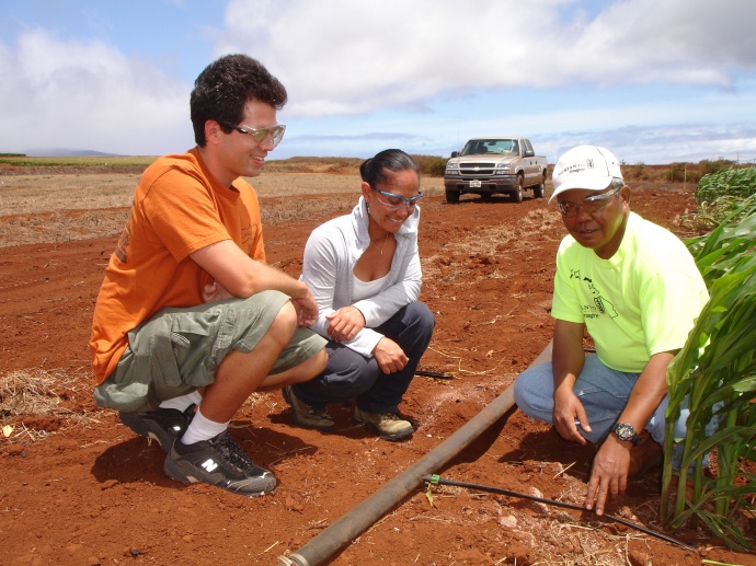 Monsanto’s Alex Mangayayam (right) explains the company’s drip irrigation system to Nature Conservancy Moloka‘i staff members Russell Kallstrom (left) and Wailana Moses (center). Photo courtesy, Monsanto Moloka‘i.