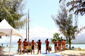 Hakipuu ohana blow the pu announcing arrival of His Holiness