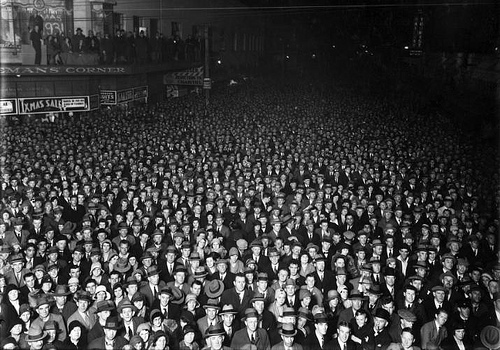 This is just a mob, but wouldn't it be cool if they were performing a choreographed dance - to an Usher song, perhaps - in Paia.