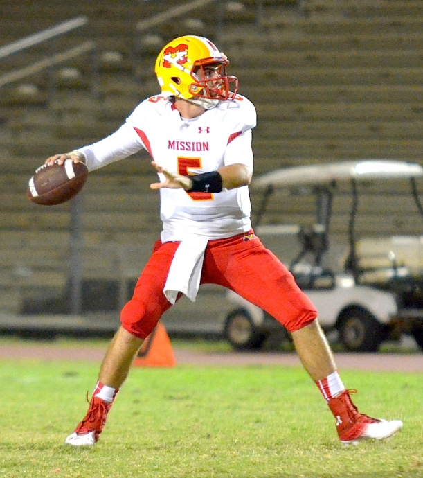 Mission Viejo quarterback Ian Fieber completed 10 of 15 pass attempts for 156 yards and one touchdown. Photo by Rodney S. Yap.