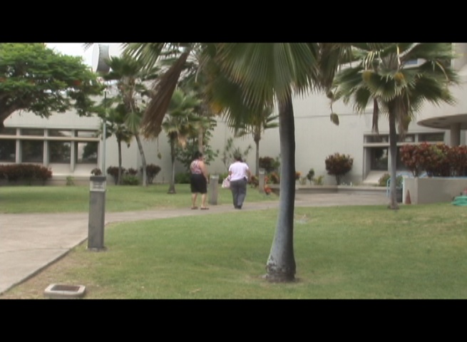Family members of the suspect met authorities at the Maui Police Station on Thursday morning. Photo by Wendy Osher.