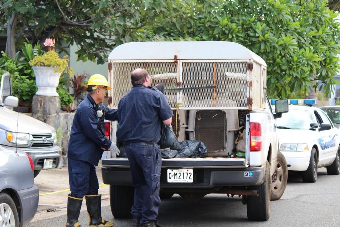 At around 11:30 a.m., fire and police investigators remained on scene. Police were seen loading several bags into the back of an animal rescue truck. Photo by Wendy Osher.
