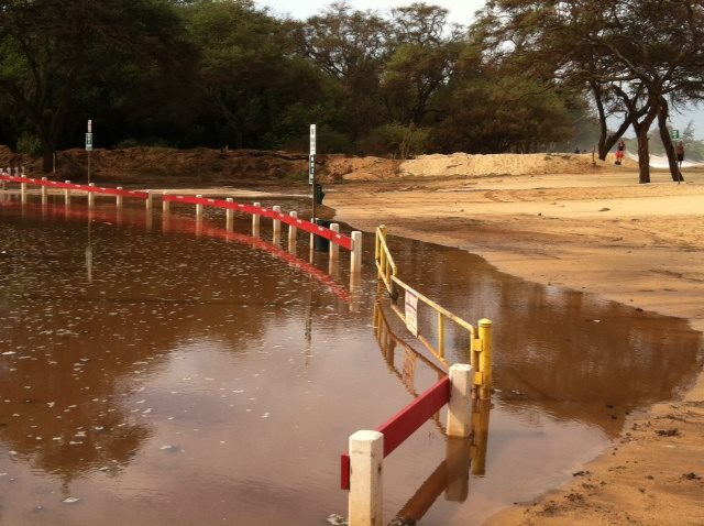 Lower lying areas of Baldwin Park in Pāʻia became flooded by high surf overnight. Photo, Nov. 13, 2013, courtesy County of Maui. More COM fb photos at: https://www.facebook.com/photo.php?fbid=620270521362647&set=a.620270508029315.1073741889.150618851661152&type=3&theater