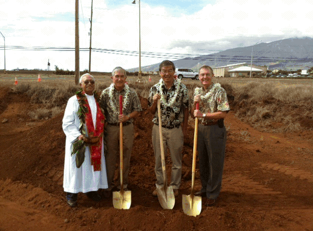 From left to right, Kahu Earl Kukahiko, Department of Transportation Director Glenn Okimoto, FHWA Division Administrator Abraham Wong, Hawaiian Dredging Construction Company President Bill Wilson. Photo courtesy HDOT.