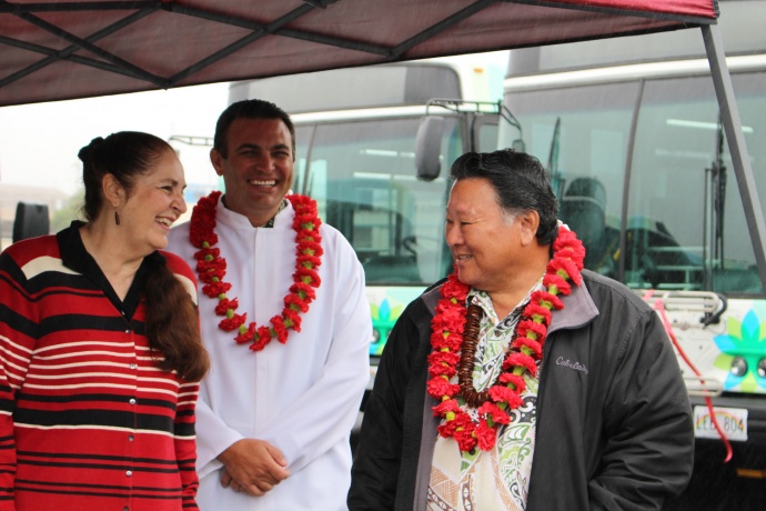 Maui Bus dedication, Jan. 27. 2014. Jo Anne Johnson Winer, Sandy Baz, and Mayor Arakawa (left to right). Photo by Wendy Osher.
