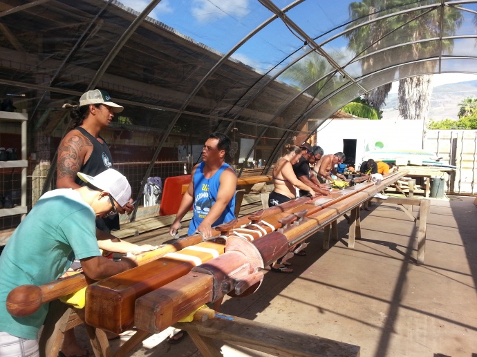 Sanding Masts for Mo'okiha. Photo courtesy Hui o Waʻa Kaulua.