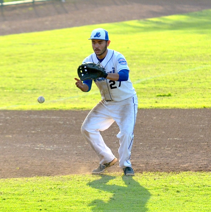 Maui High third baseman Kody Medeiros fields this grounder for an eventual putout at first base. Medeiros delivered the game-winning RBI when his single in the top of the 15th inning scored Trent Hori. Photo by Rodney S. Yap.