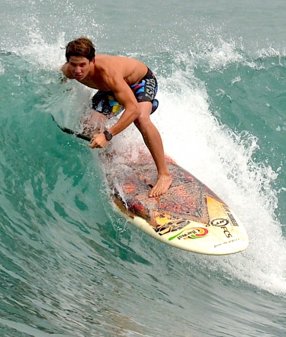 Standup paddler Noah Kamalei Yap takes off on a wave in Kahului Harbor Saturday, March 8. Photo by Rodney S. Yap.