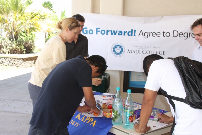 Phi Theta Kappa students garnering signatures and raising awareness about the importance of degree completion. Photo courtesy UHMC.