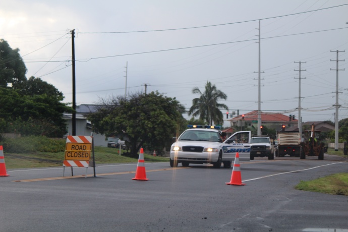 Wākea Avenue between Molokaʻi Hema Street and Niʻihau Street in Kahului remains closed due to a water main break. Photo by Wendy Osher.
