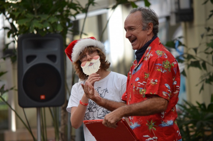 Signing Santa Celebration 2014 - Queen Kaʻahumanu Center. Courtesy photo.