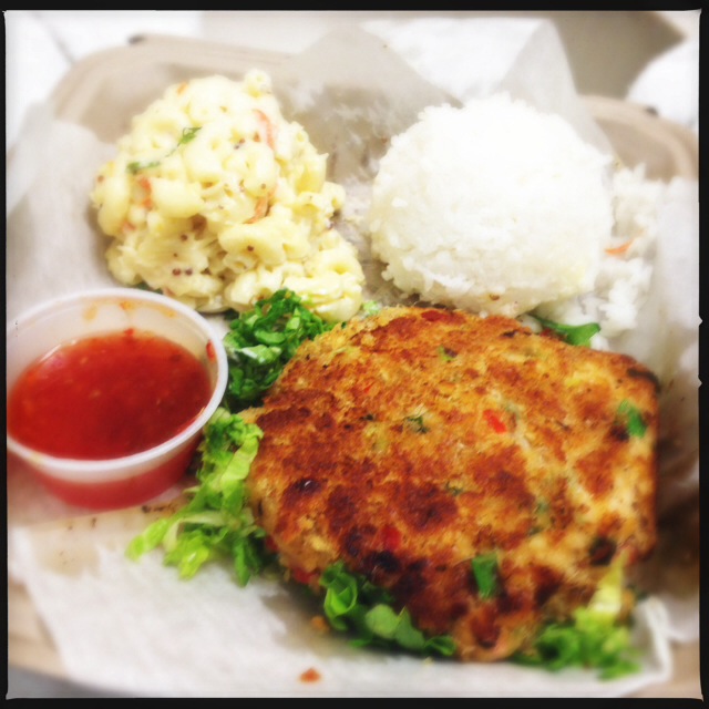 Get a hold of yourselves, Ladies! Straight from the deep, sultry oceans to your hungry mouths, it's the Crab Cake Platter. Photo by Vanessa Wolf