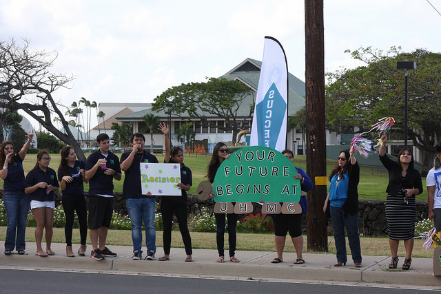 UHMC Get Your Reg On!!! campaign sign waving event along Kaʻahumanu fronting the Kahului campus. Photo courtesy UHMC.