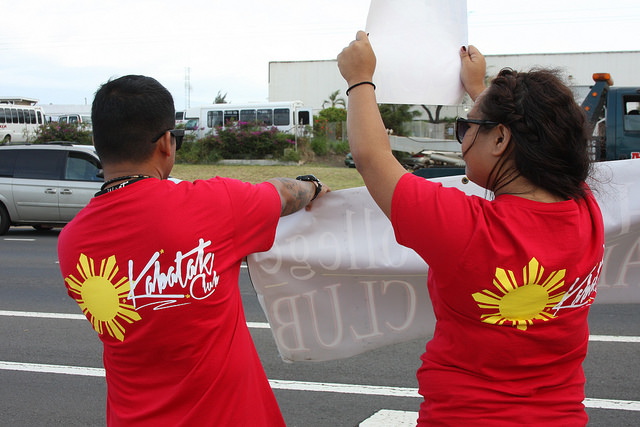 UHMC Get Your Reg On!!! campaign sign waving event along Kaʻahumanu fronting the Kahului campus. Photo courtesy UHMC.
