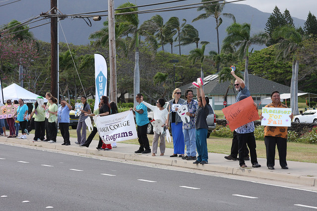 UHMC Get Your Reg On!!! campaign sign waving event along Kaʻahumanu fronting the Kahului campus. Photo courtesy UHMC.