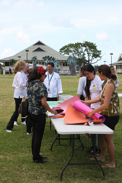 UHMC Get Your Reg On!!! campaign sign waving event along Kaʻahumanu fronting the Kahului campus. Photo courtesy UHMC.