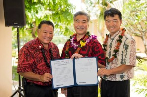 Maui Mayor Alan Arakawa (lt) with Governor David Ige (middle) and Lieutenant Governor Shan Tsutsui (rt). Bill signing ceremony at Maui Memorial Medical Center. (06.10.15) Photo credit: Ryan Piros/County of Maui.