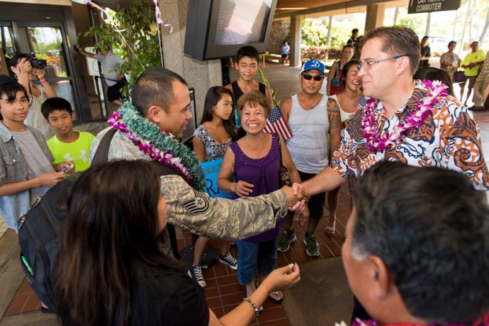 Mayor Alan Arakawa and Managing Director Keith Regan were on hand to welcome back 17 Hawaii Air National Guardsmen from the 292nd Combat Communication Squadron from a six-month deployment in the Mideast. (Photos: Ryan Piros) (7.28.2015)