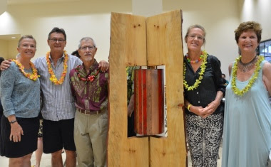 Maui Lani Outpatient Clinic “Opens House”. (L to R): Dianna Grundhauser, Jim Powlan, Hal Jobe, Elizabeth Keller & Diane Lane (wife of artist Ed Lane). Photo credit: Maui Memorial Medical Center Foundation.