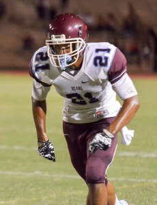 Baldwin's La'akea Kahoohanohano-Davis readies to get a jump on the snap count. Photo by Rodney S. Yap.