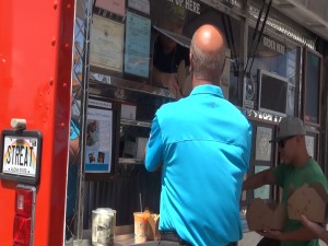 Chef Kyle Kawakami hands out lunch orders to customers at Maui Fresh Streatery. Photo by Kiaora Bohlool.