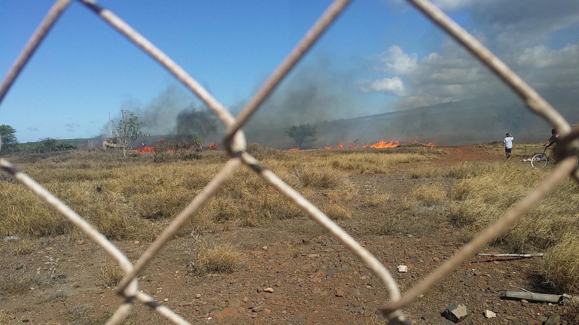 Kīhei fire, Oct. 20, 2015. Photo credit: Julia Toro.