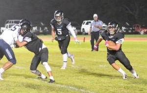 King Kekaulike's Micah Taberna tries to set up his blocking for a big run Saturday against Kamehameha Maui. Photo by Rodney S. Yap.