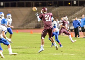 Baldwin's La'akea Kahoohanohano-Davis hauls in this pass from quarterback Chayce Akaka. Photo by Rodney S. Yap.