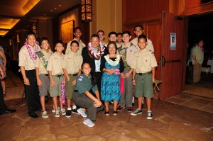 Hawaii State Governor David Ige presents Mayor Alan Arakawa with a proclamation in recognition of his dedication and contributions to the Maui County community.