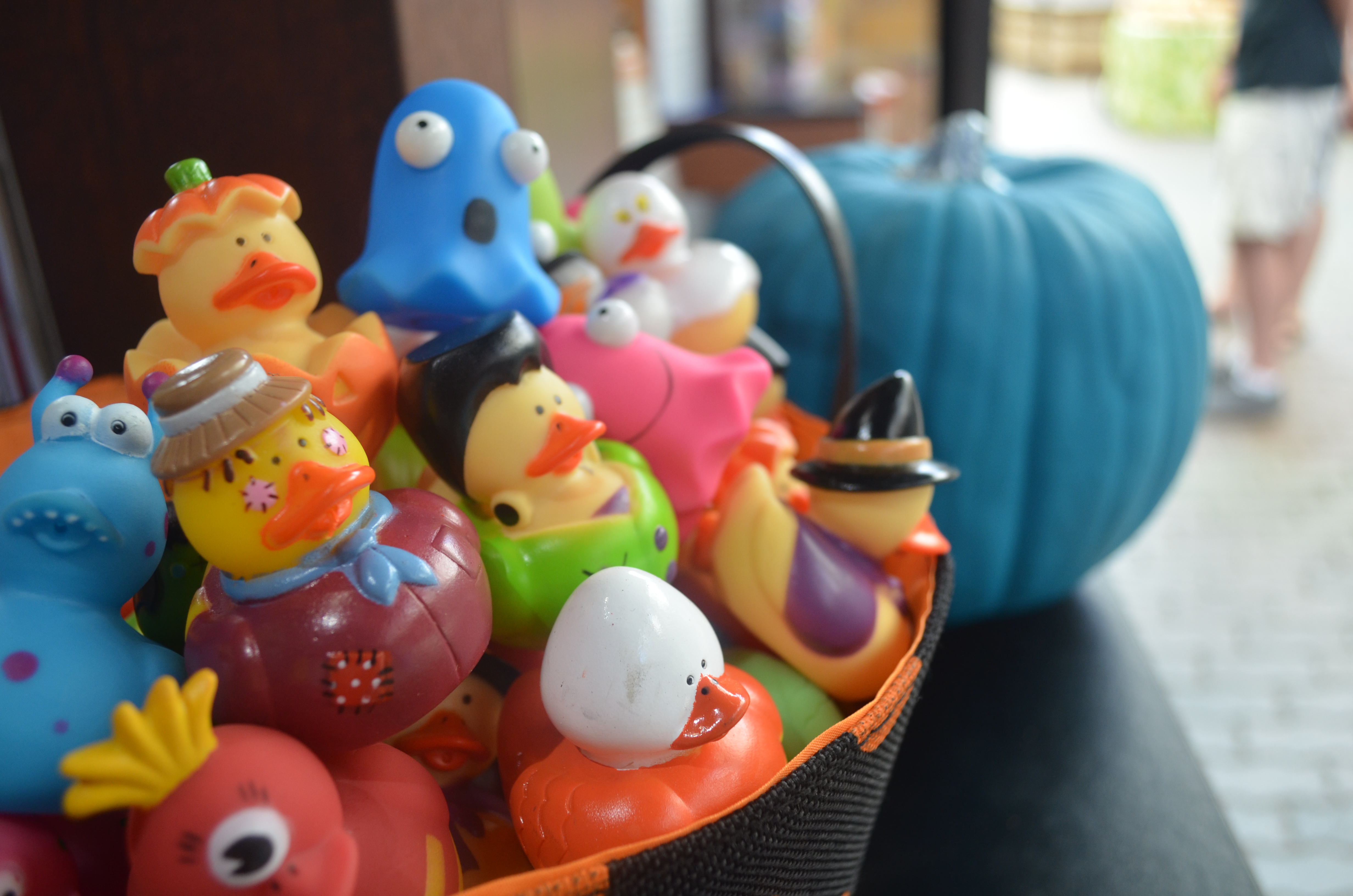 Halloween at Queen Kaʻahumanu Center - Teal Pumpkin Project 2015.