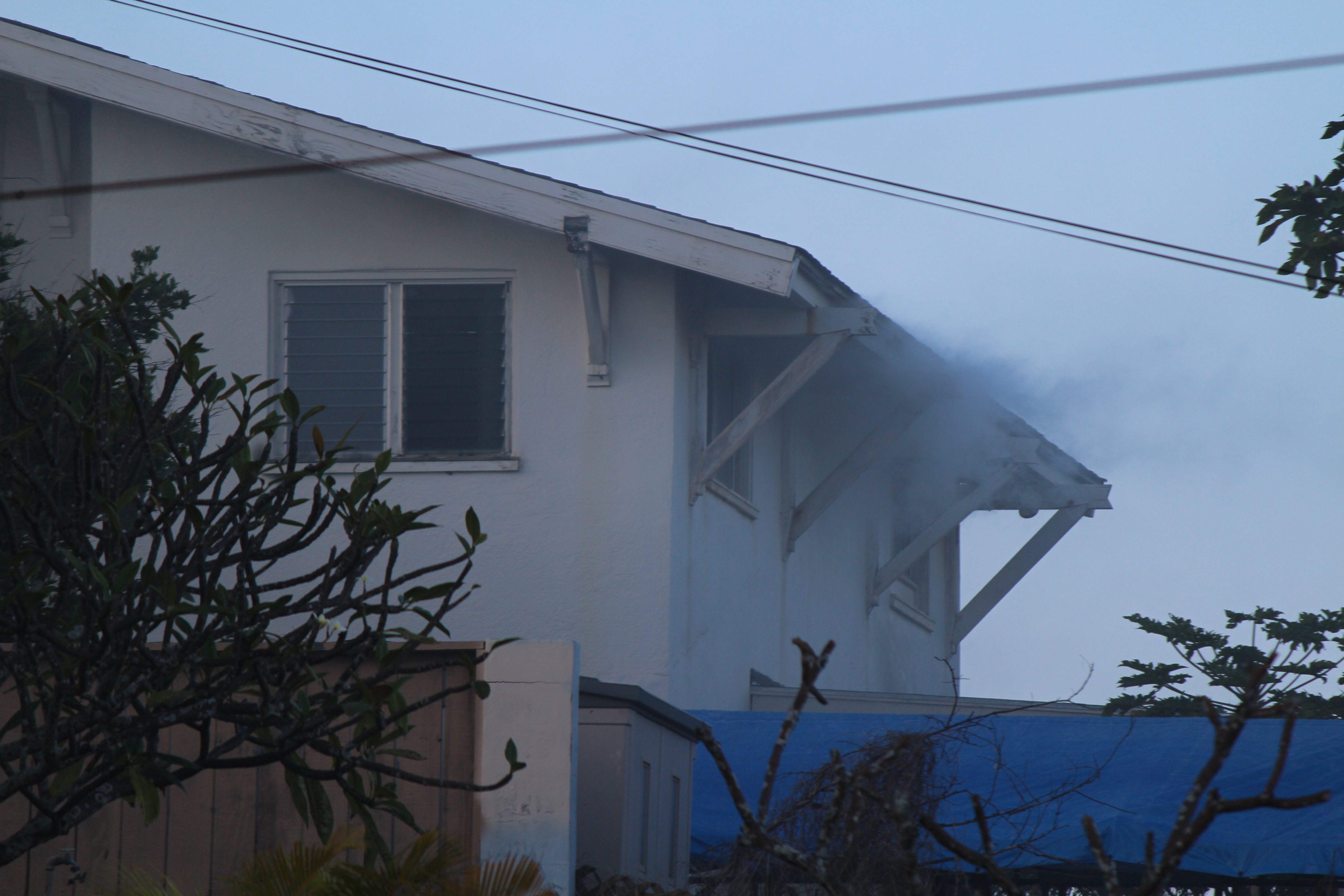 Wailuku House Fire - 10/29/15. Photo by Wendy Osher.