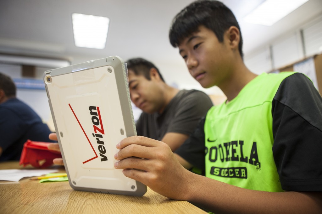 Courtesy photo: Verizon Hawaiʻi. Oct. 16, 2015 at Kalama Intermediate School.