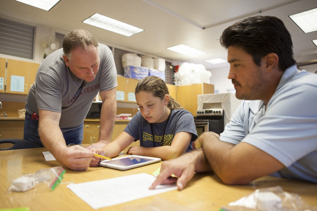 Courtesy photo: Verizon Hawaiʻi. Oct. 16, 2015 at Kalama Intermediate School.