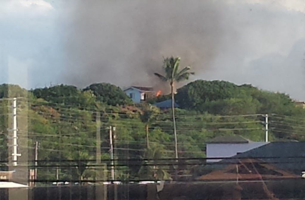 Wailuku home fire. Photo credit: Mikiko Ellison.
