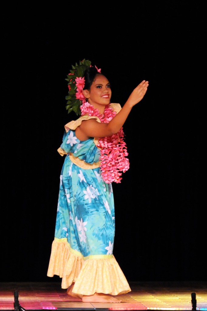 Breena Ako, Halonaikeohokapalai, Kumu Pomaikai Krueger. Photo credit: Richard Pata.