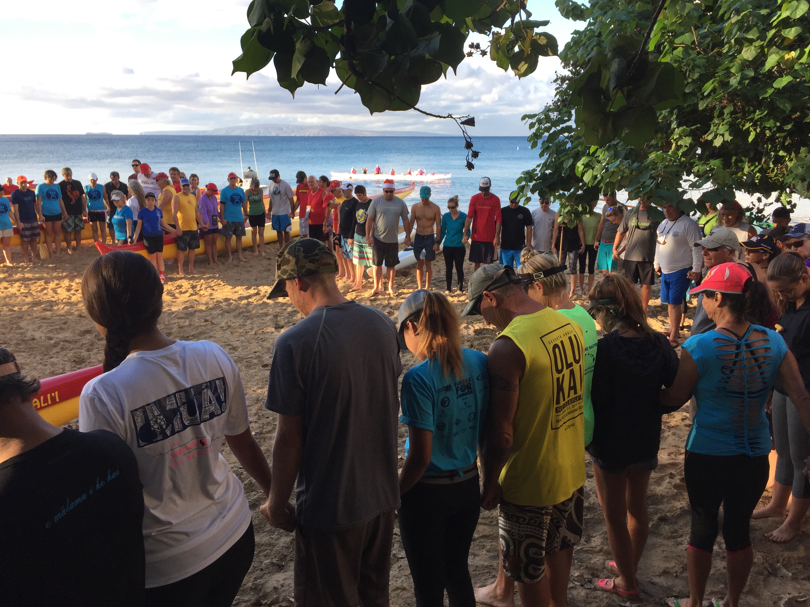 Paddle for Hunger. Photo credit: Hawaiian Paddle Sports.