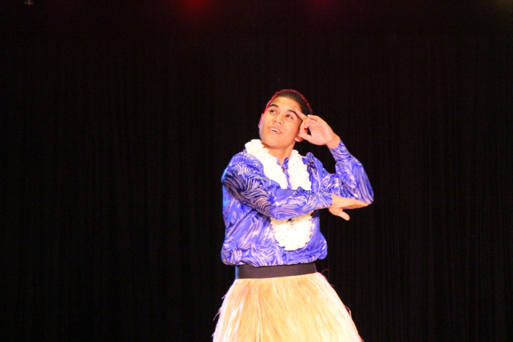 Teva Medeiros, Halonaikeohokapalai, Kumu Pomaikai Krueger. Photo by Wendy Osher.
