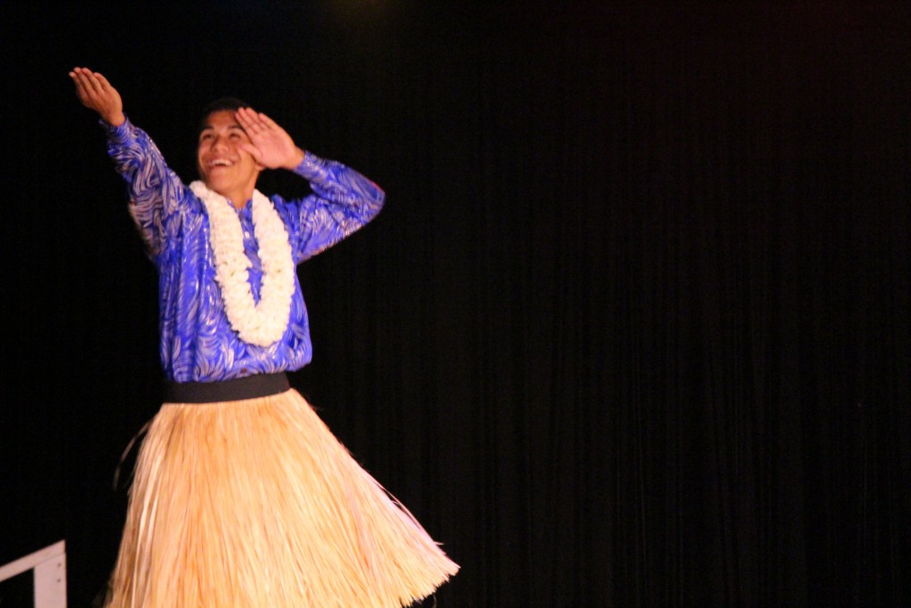 Teva Medeiros, Halonaikeohokapalai, Kumu Pomaikai Krueger. Photo by Wendy Osher.