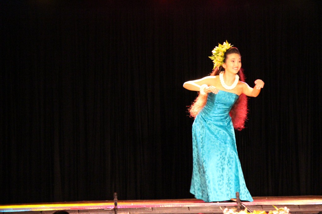 Haruno Terayama, Halau Napualikolokelani, Kumu Junko Wong. Photo by Wendy Osher.