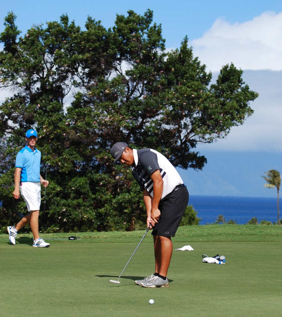 Scott Yamashita #10 putt. 2015 Kāʻanapali Classic Collegiate Invitational. Photo credit: Aric Becker.