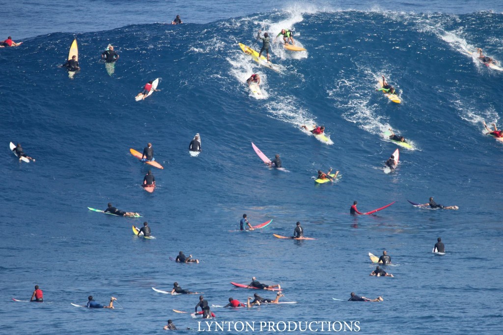 Image: Aaron Lynton 1.28.16 Pe'ahi "Jaws"