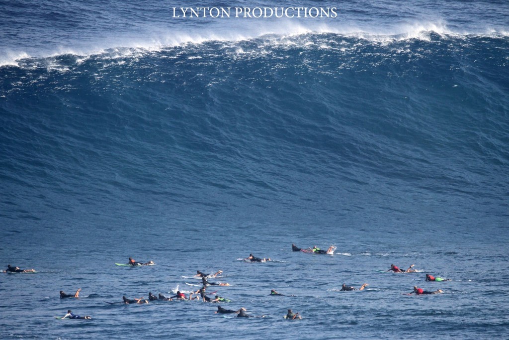 Image: Aaron Lynton 1.28.16 Pe'ahi "Jaws"