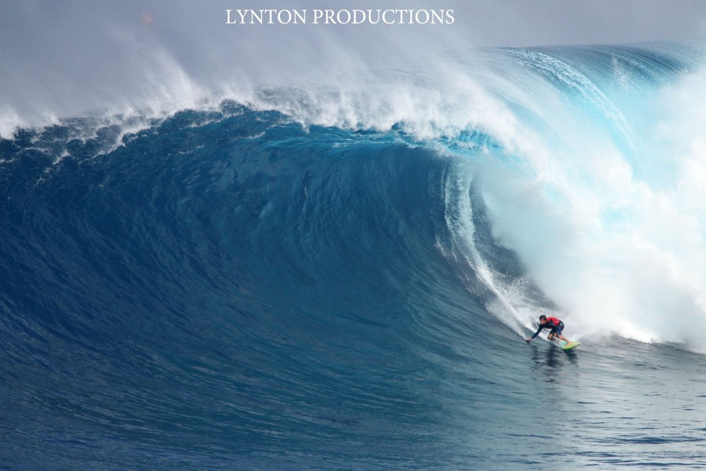 Image: Aaron Lynton 1.28.16 Pe'ahi "Jaws"
