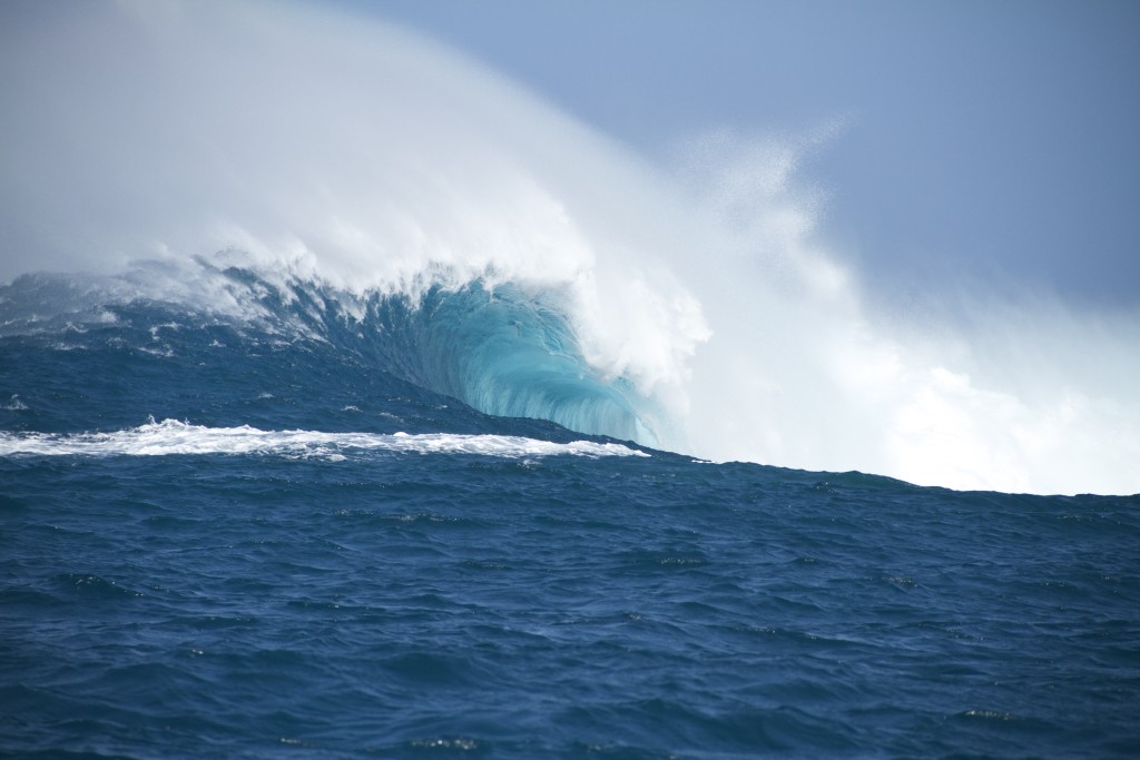 Image: Wangdu Hovey 1.28.16 Pe'ahi "Jaws"