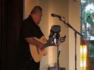 Live entertainment at Molokini Bar & Grille in Mākena. Photo by Kiaora Bohlool.