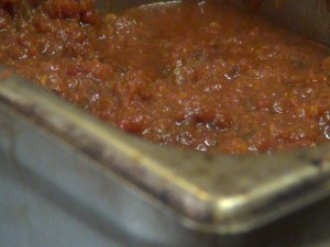 Fresh marinara sauce at Maui Pasta Company. Photo by Kiaora Bohlool.